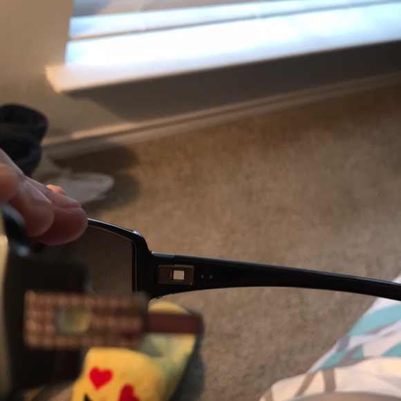 Gucci ladies sunglasses and case - Picture 8 of 8